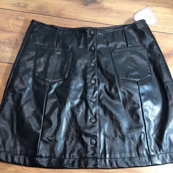 Pleather mini skirt by Sadie Robertson - Picture 1 of 9